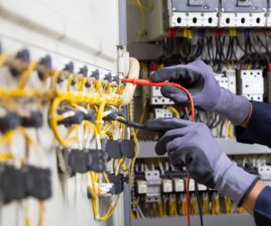 赴法国（塞纳）- 电工