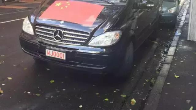 笑死了！新西蘭允許自定義車牌號碼，然后就被中國人玩壞了...